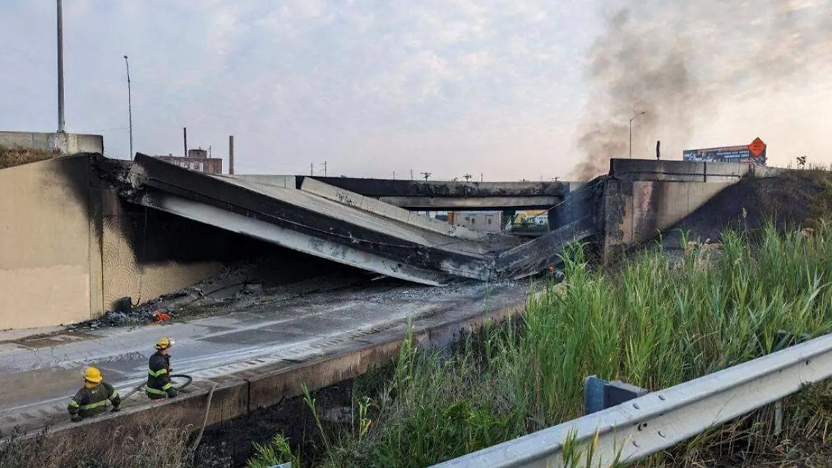 Colapsa tramo elevado de una de las principales autopistas en EU